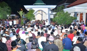 Tampil Beda, Bupati KSB Jadikan Yasinan Ajang Serap Keluh Kesah Warga - Yasinan di Kediaman Bupati Sumbawa Barat