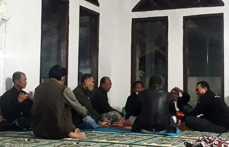 Gubernur NTB Rapat di Masjid