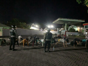Mabuk-mabukan di Area SPBU, Belasan Remaja Kepergok Patroli Polisi - Polres Sumbawa